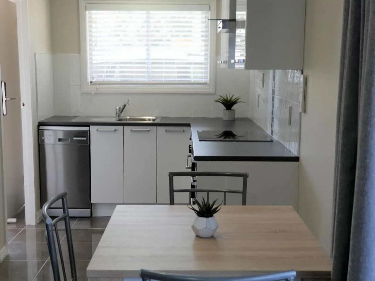 Rose Apartments Unit 6 Central Rotorua-Accommodation & Spa 0*, Rotorua Yeni Zelanda